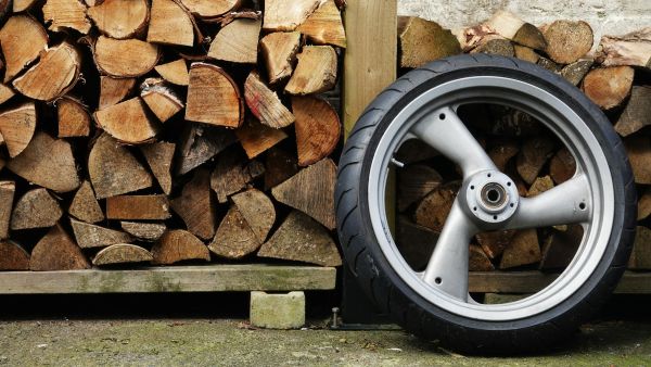 Les meilleurs pneus moto Avon pour optimiser votre conduite